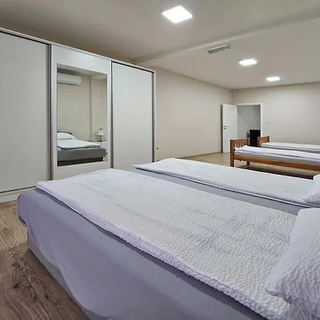 Leni2 U Centru Zajecara * 자예카르